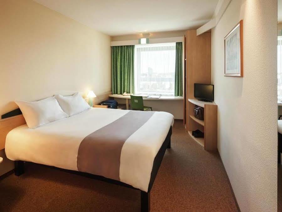 Hotel Ibis Hamburg Alsterring Esterno foto